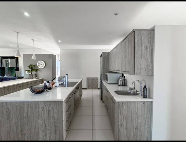 4 BEDROOM HOUSE FOR SALE IN MIDLANDS ESTATE